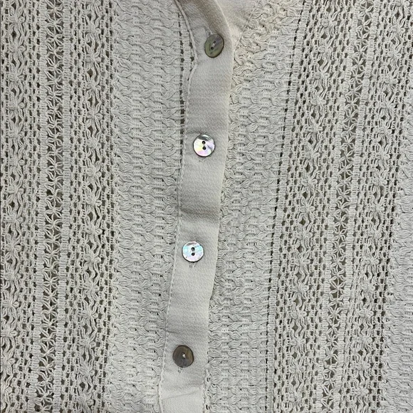 Kaktus Cream Crochet Button-Down Top - Picture 10 of 10